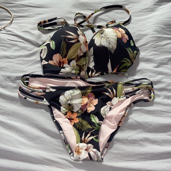 Shade & Shore Other - Like new bikini set